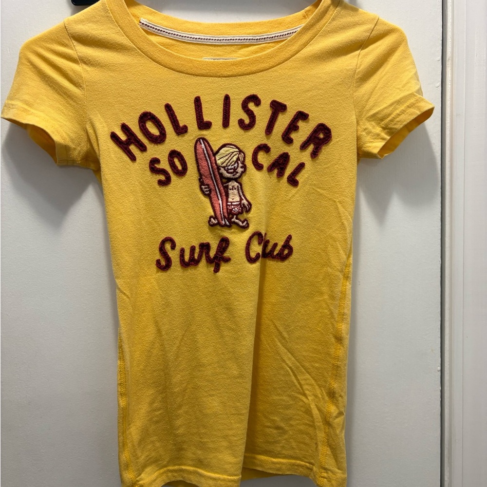 Hollister Yellow Surf Club T-Shirt. Vintage. Size XS.
